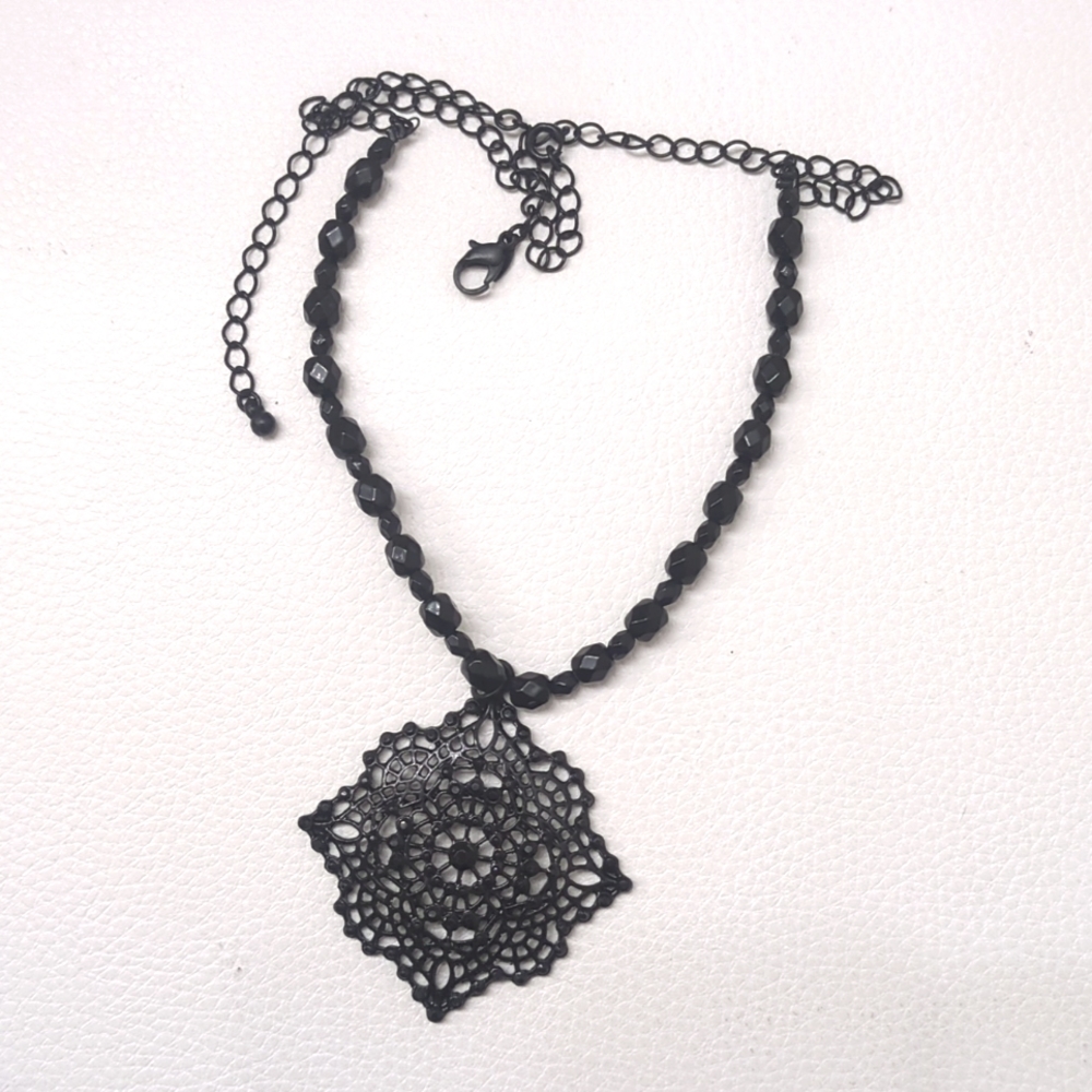 Avon Vintage Style Intricate Diamond Black Beaded Choker Necklace